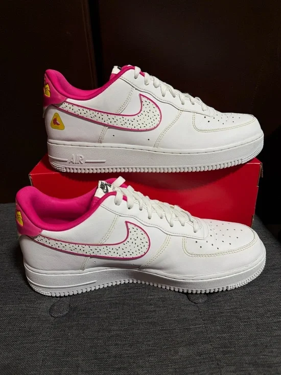Nike White & Hot Pink Women's Low-Top Sneakers - Picture 4 of 12